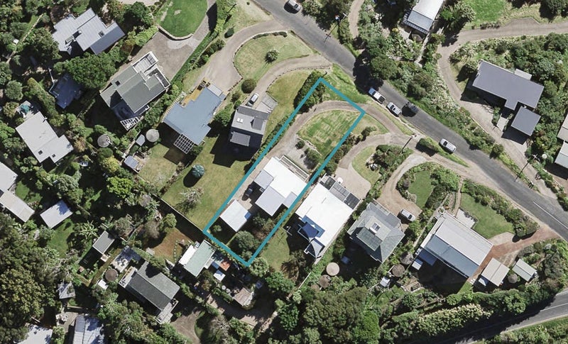 52 Queens Drive, Oneroa, Waiheke Island - Carousel 1