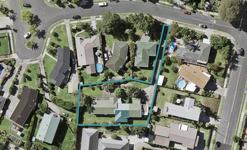 1/4 Imatra Place, Sunnyhills, Auckland - Carousel 1