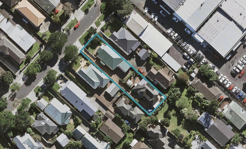 1/8 Puriri Avenue, Greenlane, Auckland - Carousel 1