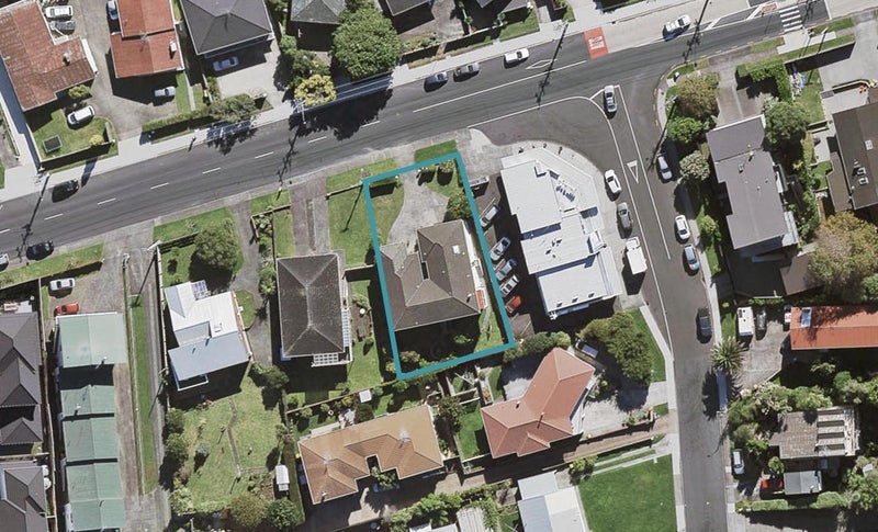 2/89 Pupuke Road, Northcote, Auckland - Carousel 1