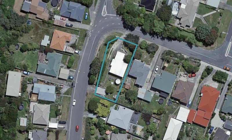 2 Mexted Terrace, Tawa, Wellington - Carousel 1