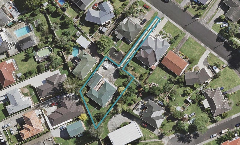 15 Lynmore Drive, Hillpark, Auckland - Carousel 1