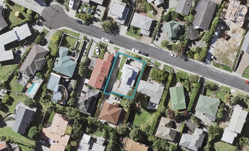 11 Bevyn Street, Castor Bay, Auckland - Carousel 1