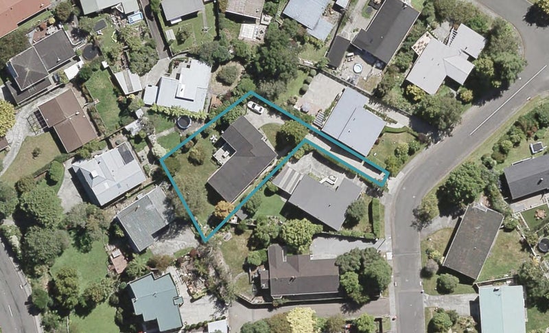 6 Harewood Grove, Pinehaven, Upper Hutt - Carousel 1