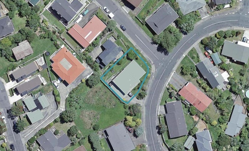 1 Epping Grove, Karori, Wellington - Carousel 1