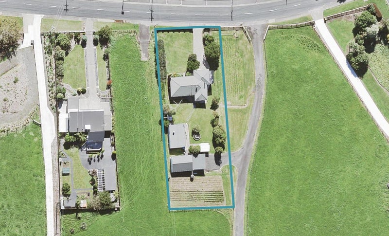 18 Bethells Road, Waitakere, Auckland - Carousel 1