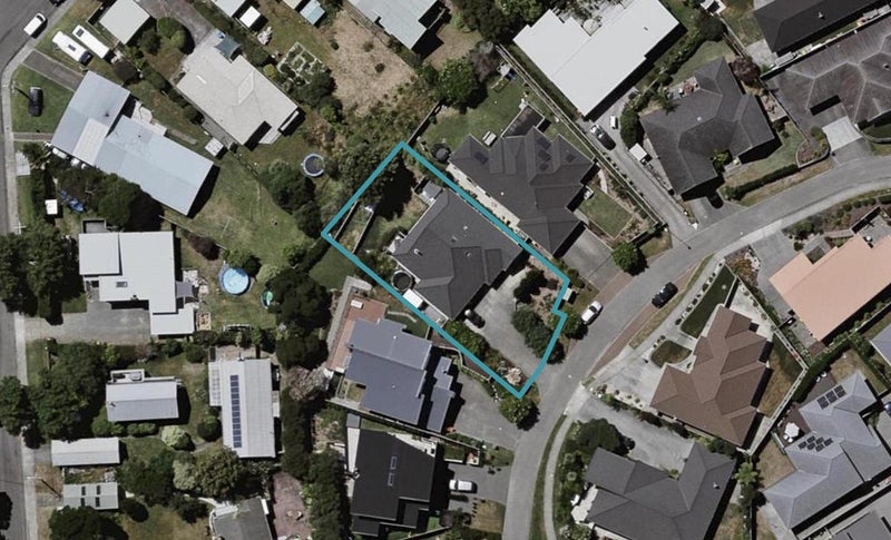 19 Simpson Crescent, Raumati Beach, Paraparaumu - Carousel 1