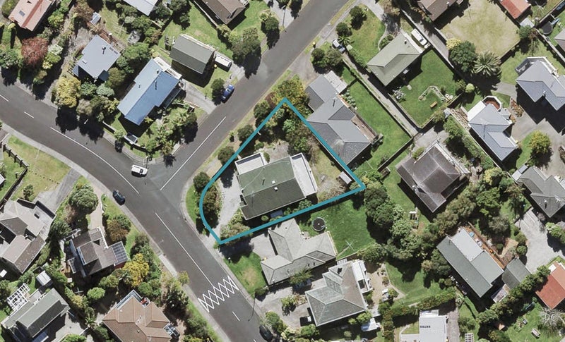 8 Widmore Drive, Massey, Auckland - Carousel 1