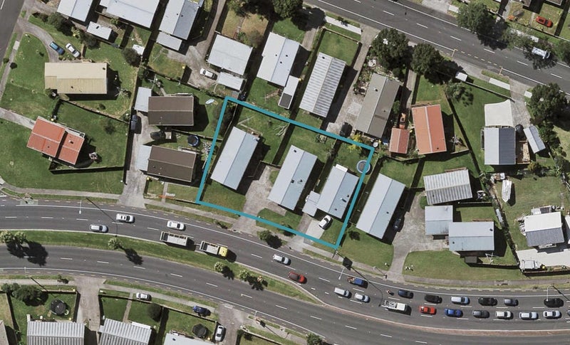 82 Te Irirangi Drive, Clover Park, Auckland - Carousel 1