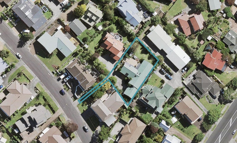 7 Tirohunga Drive, Henderson, Auckland - Carousel 1