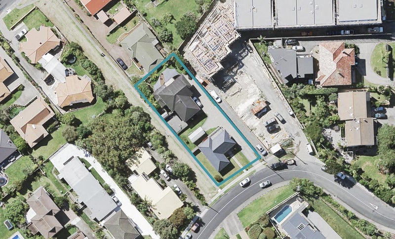 2/3 Newhaven Terrace, Mairangi Bay, Auckland - Carousel 1