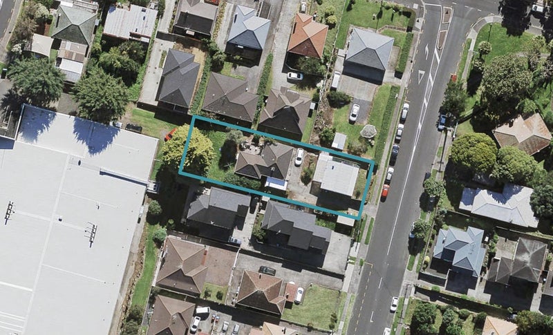 1 Fowlds Avenue, Sandringham, Auckland - Carousel 1