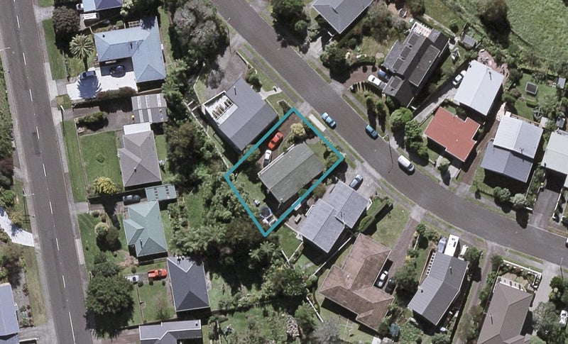 12 Montana Place, Merrilands, New Plymouth - Carousel 1