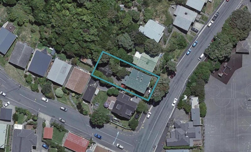 56 Queens Drive, Lyall Bay, Wellington - Carousel 1