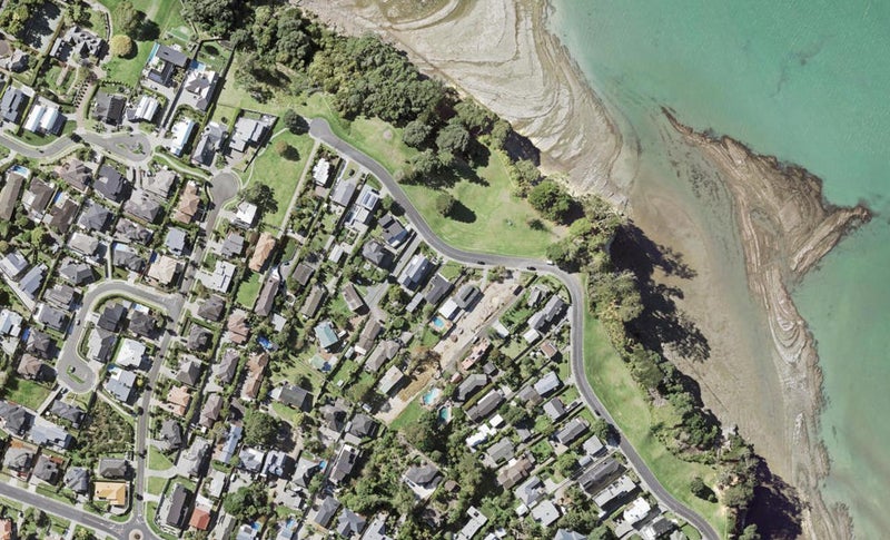 72A Marine Parade, Mellons Bay, Auckland - Carousel 1