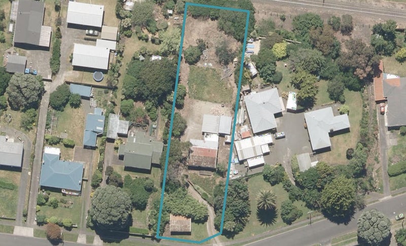 12 Balgownie Avenue, Gonville, Whanganui - Carousel 1
