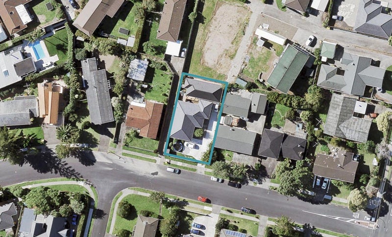 7 Wells Road, Bucklands Beach, Auckland - Carousel 1