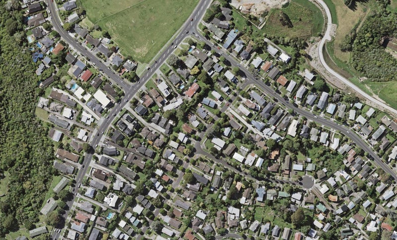 2/11 Simkin Avenue, Saint Johns, Auckland - Carousel 1