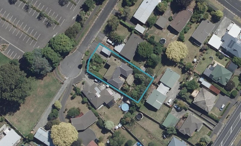 11 Moore Street, Forest Lake, Hamilton - Carousel 1