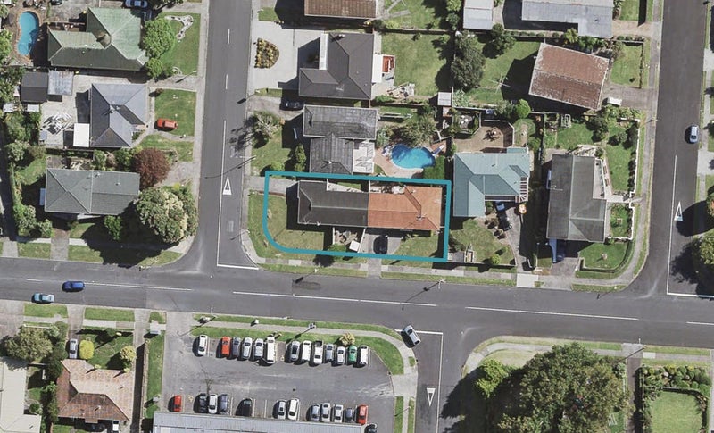 2/92 David Avenue, Hillpark, Auckland - Carousel 1