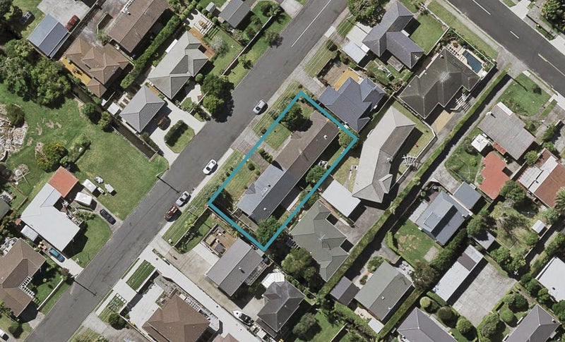 2/7 Livingstone Street, Milford, Auckland - Carousel 1