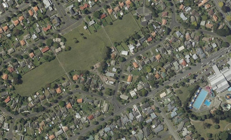34 Savage Crescent, West End, Palmerston North - Carousel 1