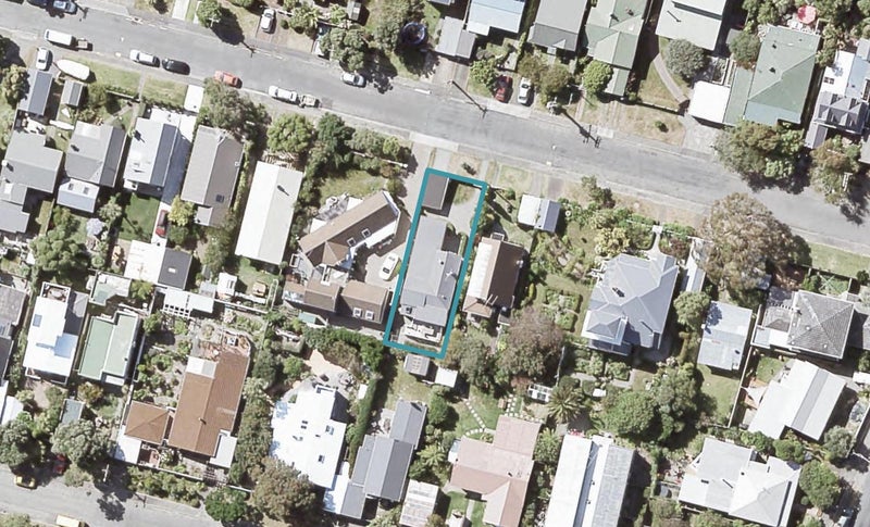 13 Kauri Street, Eastbourne, Lower Hutt - Carousel 1