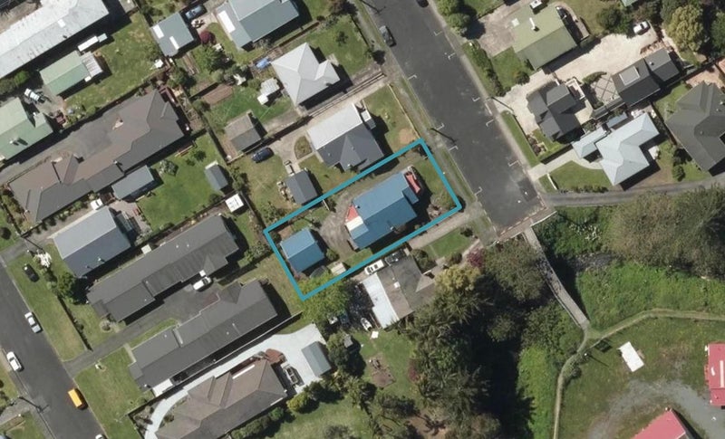 16 Bernard Street, Avenues, Whangarei - Carousel 1