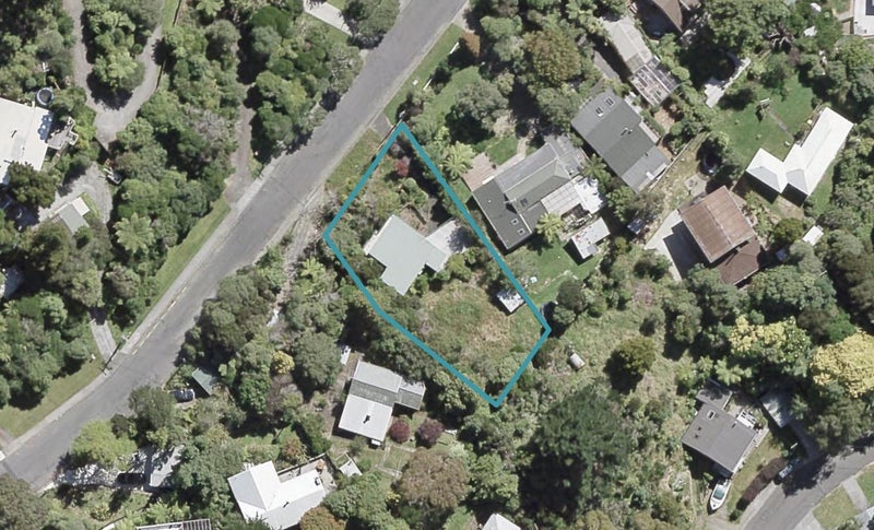 11 Wyndham Road, Pinehaven, Upper Hutt - Carousel 1