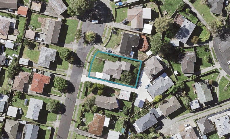 15 Medina Place, Half Moon Bay, Auckland - Carousel 1