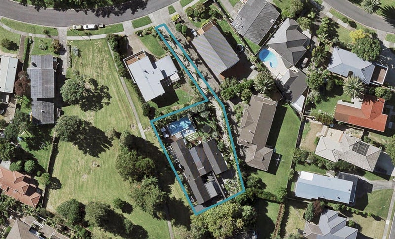 8 Sunnyhill Crescent, Sunnyhills, Auckland - Carousel 1