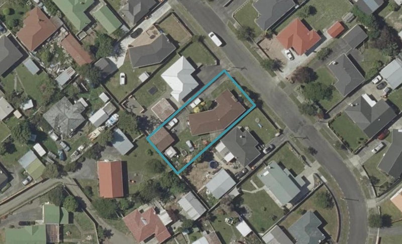 8 Tararua Terrace, Cloverlea, Palmerston North - Carousel 1