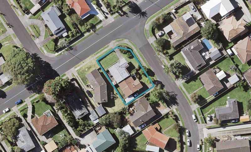 2/1 Chesley Place, Half Moon Bay, Auckland - Carousel 1