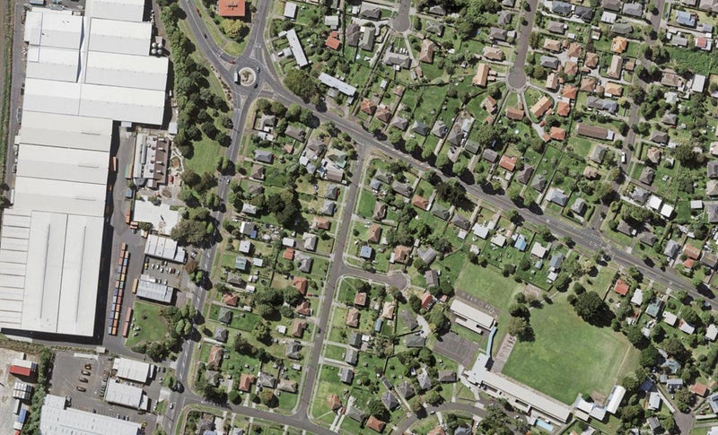 4/4 Hinaki Street, Point England, Auckland - Carousel 1