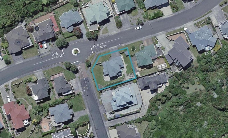 54 Dress Circle, Newlands, Wellington - Carousel 1