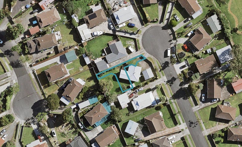 8C Balwyn Place, Clendon Park, Auckland - Carousel 1