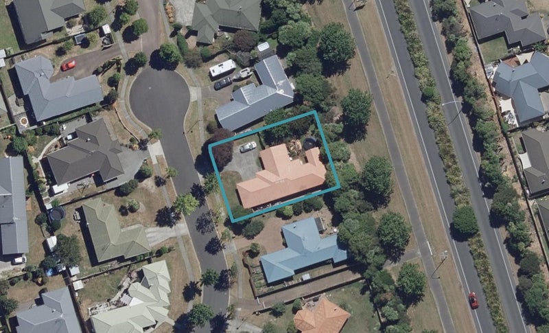 24 Bouverie Crescent, Flagstaff, Hamilton - Carousel 1