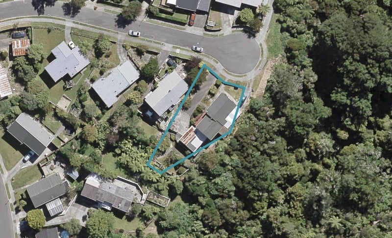 10 Snowberry Grove, Timberlea, Upper Hutt - Carousel 1