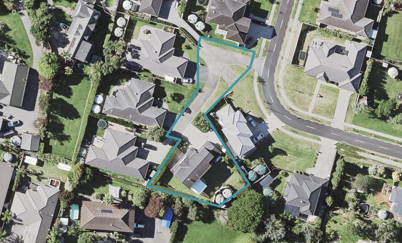 8 Pony Park Place, Beachlands, Auckland - Carousel 1