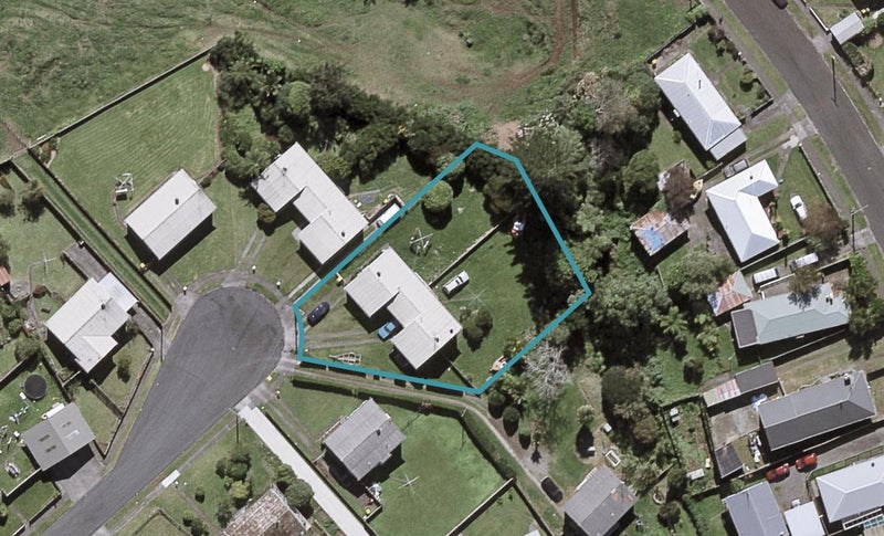 8 Clerke Place, Marfell, New Plymouth - Carousel 1