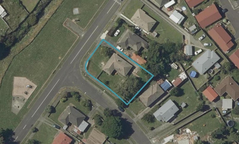 1 Exeter Crescent, Takaro, Palmerston North - Carousel 1