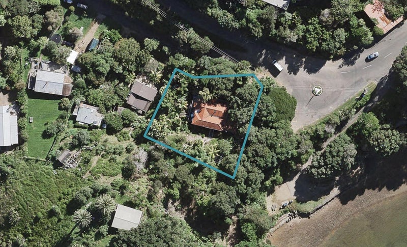 1 Mcmillan Road, Omiha, Waiheke Island - Carousel 1