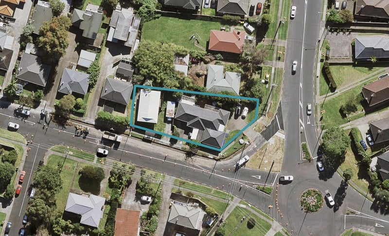 1/1 Raleigh Road, Northcote, Auckland - Carousel 1