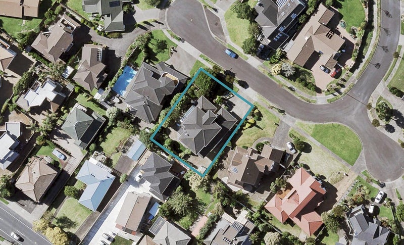 19 Gillard Place, Eastern Beach, Auckland - Carousel 1