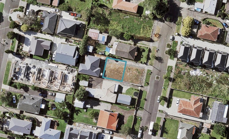 11B Holland Avenue, Point England, Auckland - Carousel 1