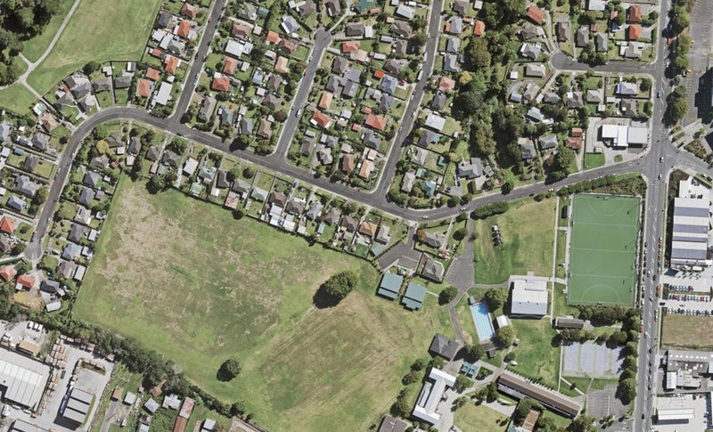1/28 Smythe Road, Henderson, Auckland - Carousel 1