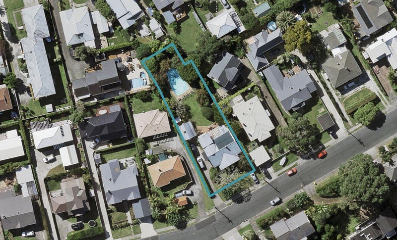 60 Norwood Road, Bayswater, Auckland - Carousel 1
