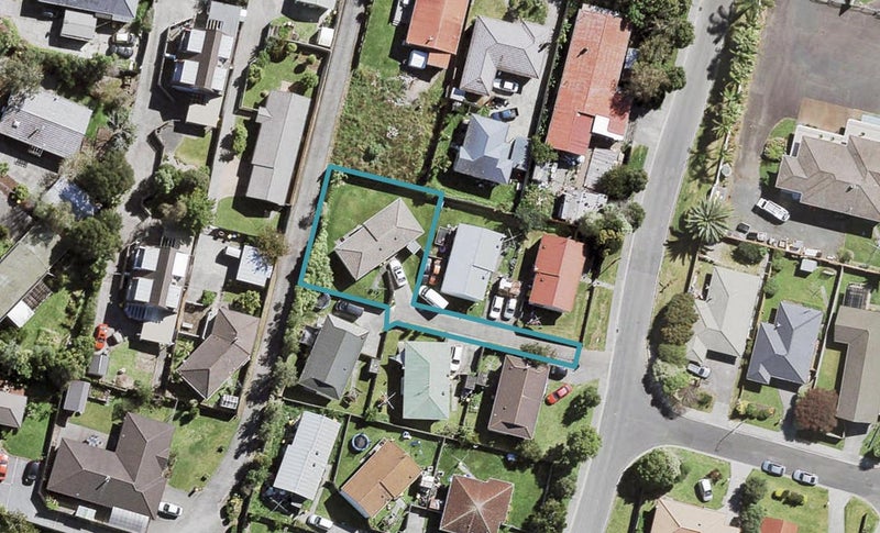 7 Selak Place, Glen Eden, Auckland - Carousel 1