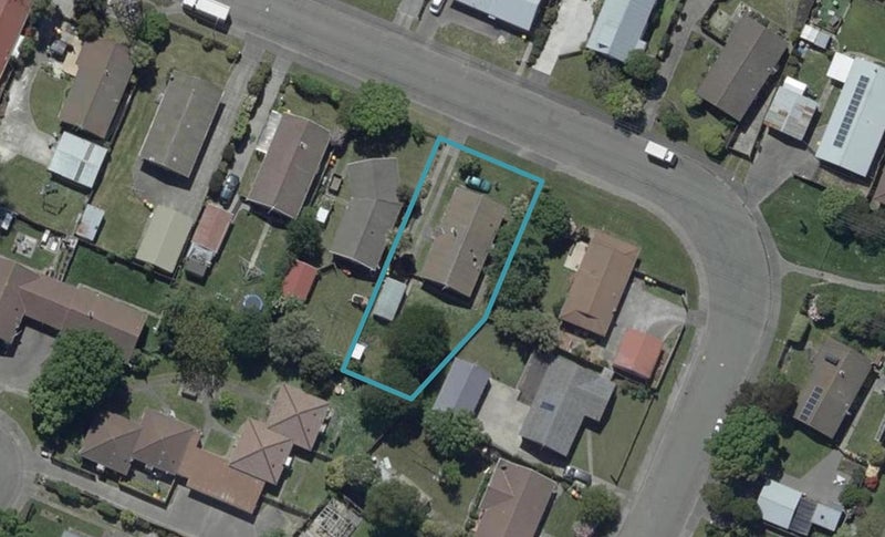16 Malabar Crescent, Broomfield, Christchurch - Carousel 1