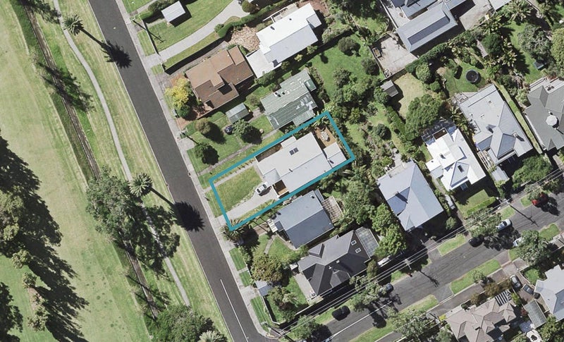 26 Wairoa Road, Narrow Neck, Auckland - Carousel 1